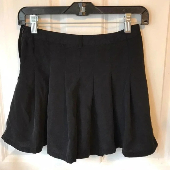 IZ Amy Byer Girl/Women Pleated Summer Shorts Size 12 - Picture 2 of 4